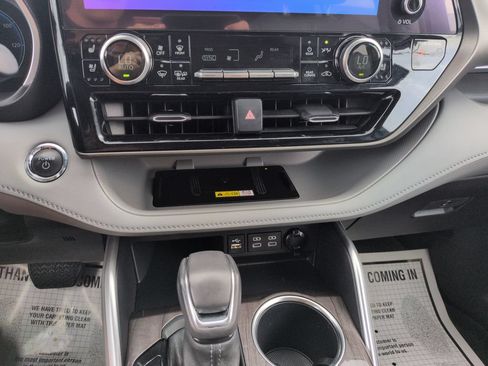 Used 2023 Toyota Highlander Limited AWD/4WD image 18