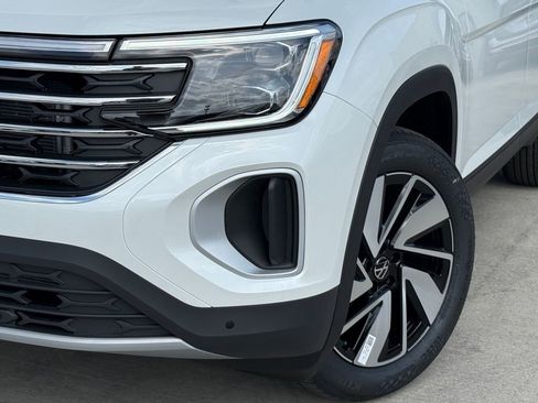 New 2026 Volkswagen Atlas SE FWD image 2