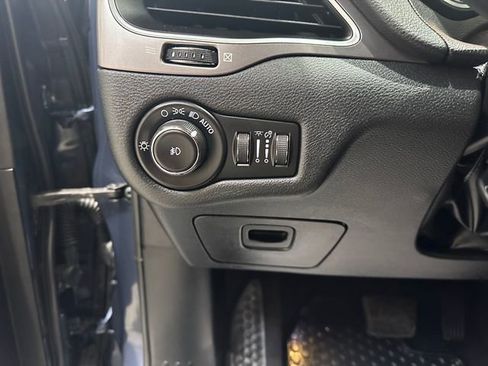 Used 2019 Jeep Cherokee Latitude Plus w/ Cold Weather Group image 15