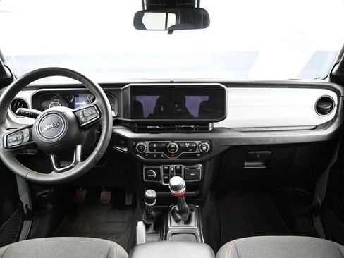 Used 2024 Jeep Gladiator Sport AWD/4WD image 12
