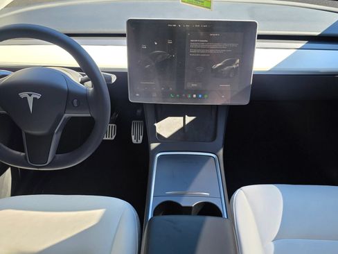Used 2025 Tesla Model Y Long Range AWD/4WD image 16