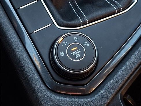 Used 2022 Volkswagen Tiguan SE image 25