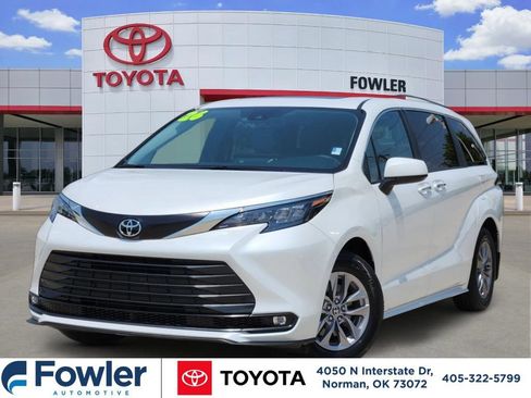 Used 2026 Toyota Sienna XLE FWD image 1