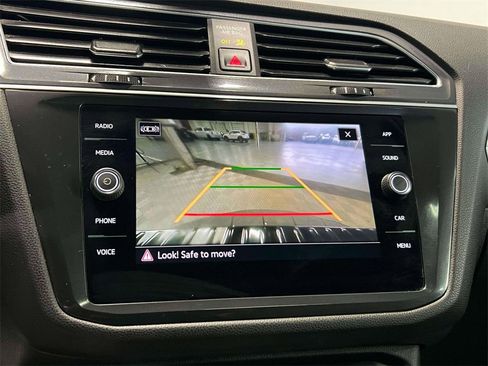 Used 2023 Volkswagen Tiguan SE R-Line image 31