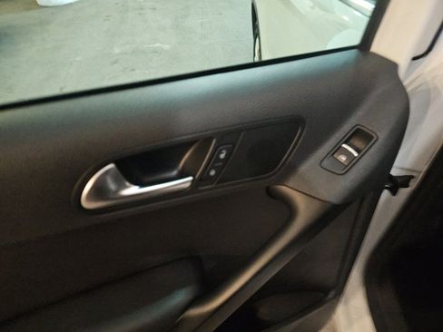 Used 2016 Volkswagen Tiguan SE image 15