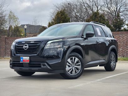 Used 2025 Nissan Pathfinder SV w/ Black Appearance Package