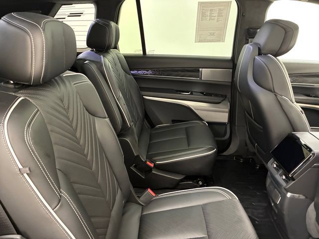 Certified 2026 Cadillac Vistiq Platinum w/ LPO, Floor Liner Package AWD/4WD image 16