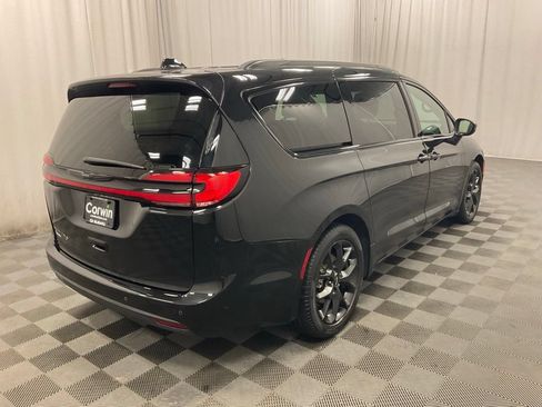 Used 2023 Chrysler Pacifica Touring-L w/ S Appearance Package FWD image 7