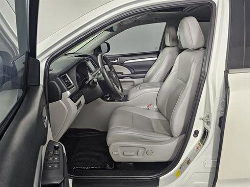 Used 2019 Toyota Highlander XLE image 30