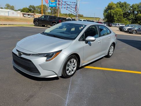 Used 2024 Toyota Corolla LE FWD image 3