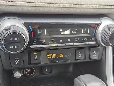 Used 2021 Toyota RAV4 XLE Premium image 25