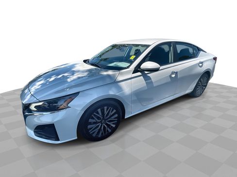 Used 2023 Nissan Altima 2.5 SV FWD image 1