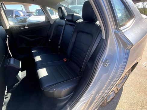 Used 2024 Volkswagen Jetta SE image 19