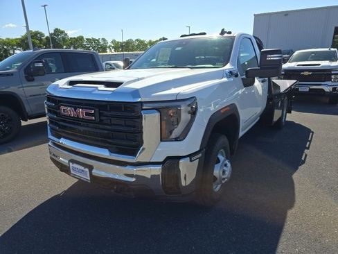 New 2024 GMC Sierra 3500 Pro w/ Convenience Package image 3