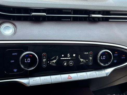 Used 2022 Genesis GV70 2.5T w/ Advanced Package image 14