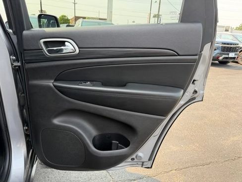 Used 2019 Jeep Grand Cherokee Laredo AWD/4WD image 10