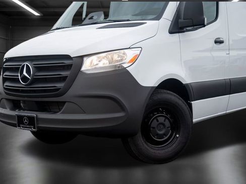 Used 2025 Mercedes-Benz Sprinter 2500 image 14