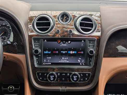 Used 2019 Bentley Bentayga image 12