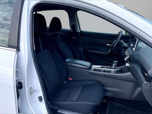 Used 2022 Nissan Sentra SV w/ All-Weather Package FWD image 6