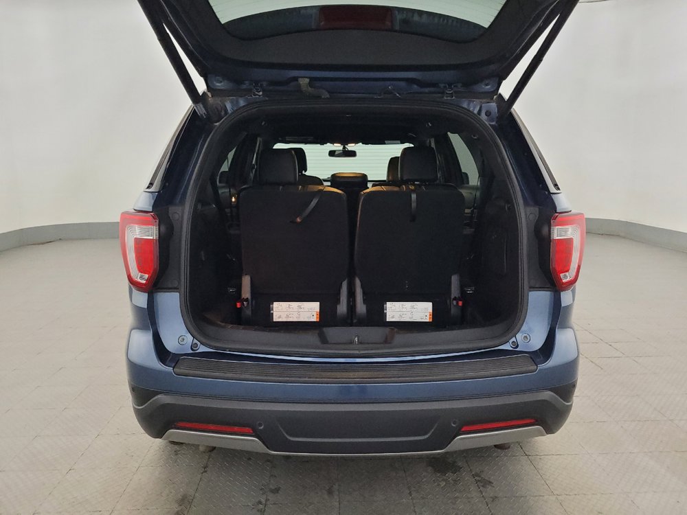 Used 2019 Ford Explorer XLT w/ Equipment Group 202A AWD/4WD image 29