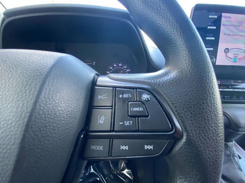 Used 2023 Toyota Sienna LE w/ LE Plus Package FWD image 14