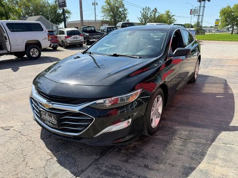 Used 2021 Chevrolet Malibu LS FWD image 4