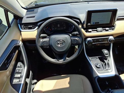 Used 2025 Toyota RAV4 LE AWD/4WD image 11