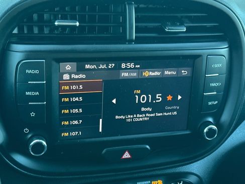 Used 2023 Kia Soul LX w/ LX Technology Package FWD image 18