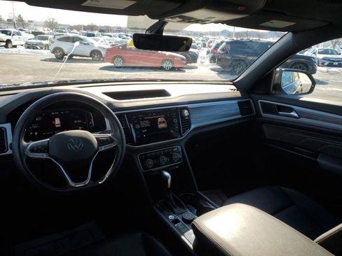 Used 2022 Volkswagen Atlas Cross Sport SE image 25