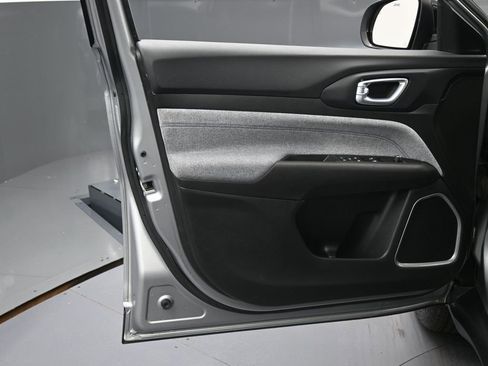 Used 2022 Jeep Compass Latitude image 38