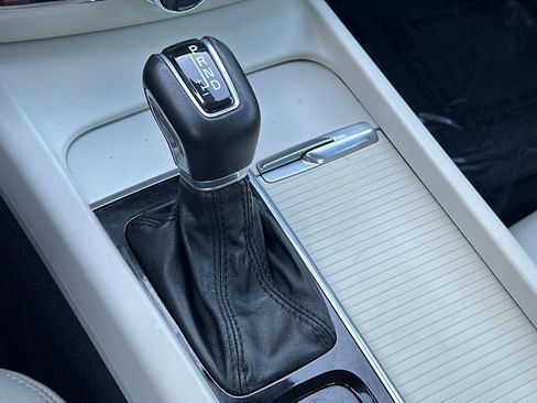 Used 2019 Volvo S60 T6 Momentum w/ Premium Package image 23