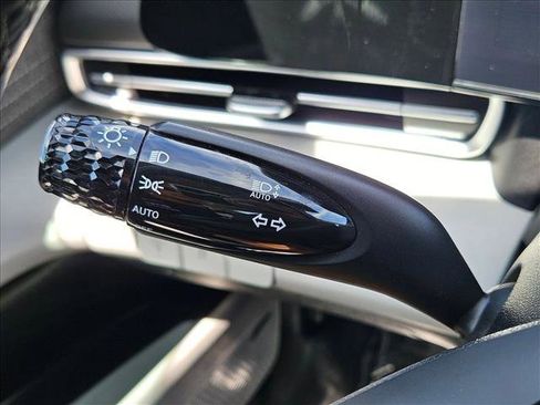 Used 2024 Hyundai Elantra Limited image 15