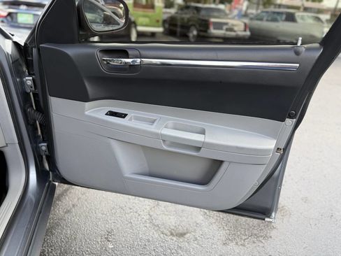 Used 2006 Chrysler 300 Touring image 19