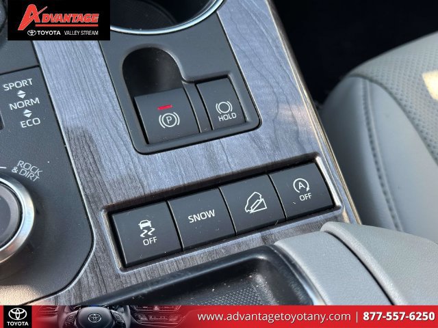 Certified 2021 Toyota Highlander Limited AWD/4WD image 39