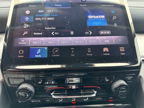 Used 2022 Jeep Grand Cherokee Limited image 12