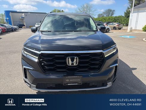 Used 2023 Honda Pilot Touring image 2