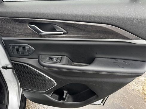 Used 2023 Jeep Grand Cherokee 4WD 4xe image 15