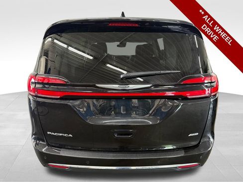 Used 2023 Chrysler Pacifica Touring-L w/ Uconnect Theater Family Group AWD/4WD image 4