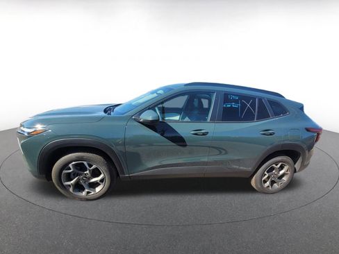 Used 2025 Chevrolet Trax LT image 4