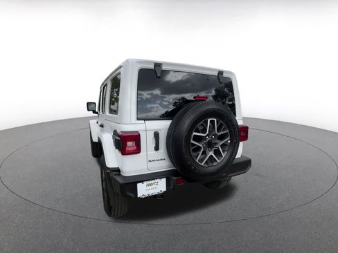 Used 2025 Jeep Wrangler Sahara image 11