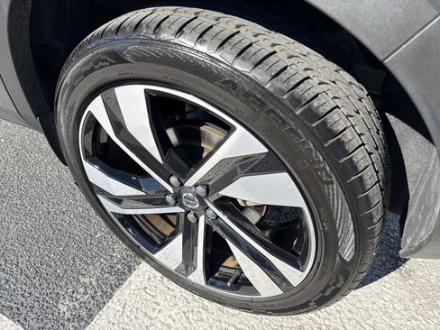 Used 2024 Volvo XC40 B5 Plus w/ Protection Package Premier image 10