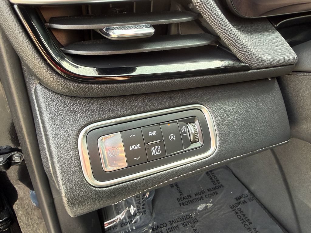 Used 2025 Buick Enclave Preferred AWD/4WD image 18