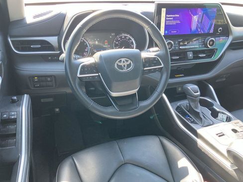 Used 2023 Toyota Highlander XLE image 15