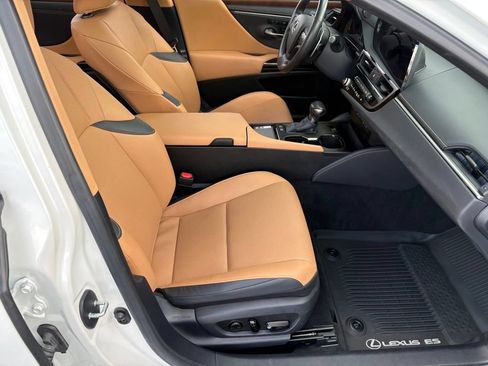 Used 2024 Lexus ES 300h w/ Premium Package FWD image 11