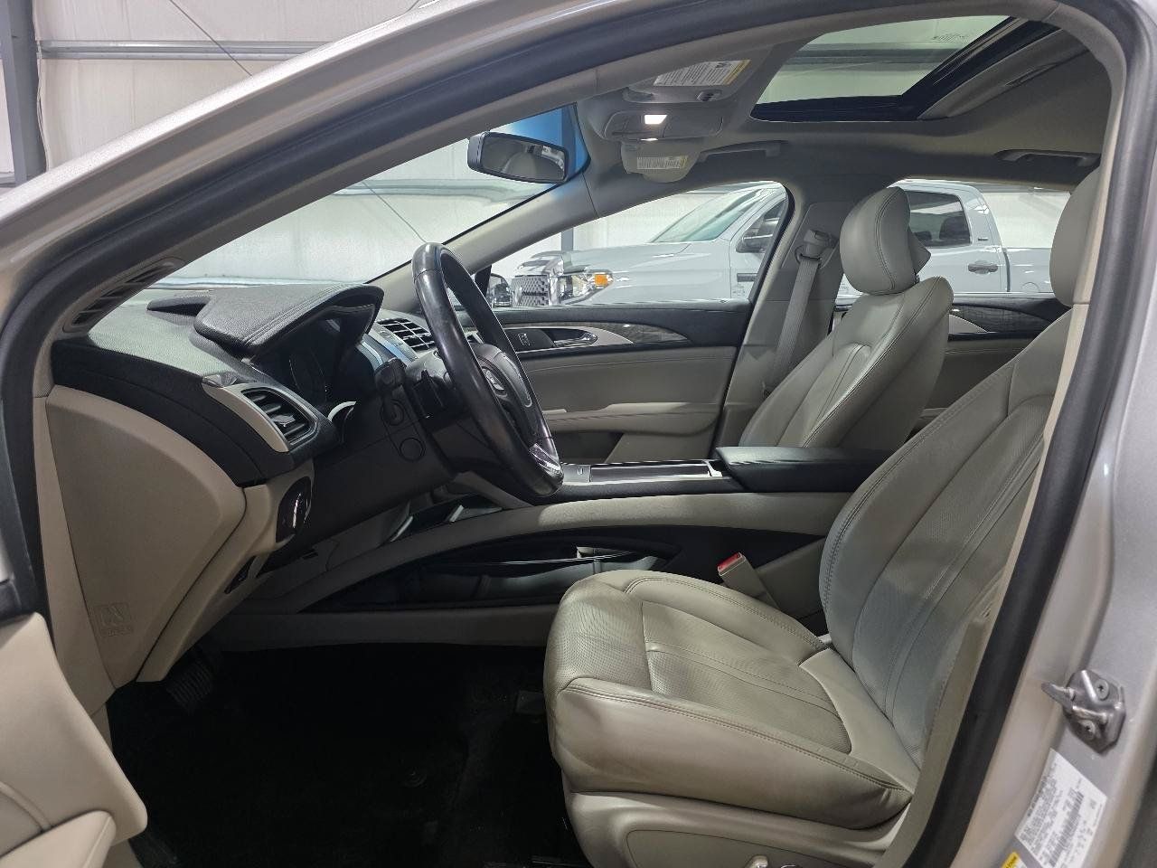 Used 2017 Lincoln MKZ Reserve FWD image 9