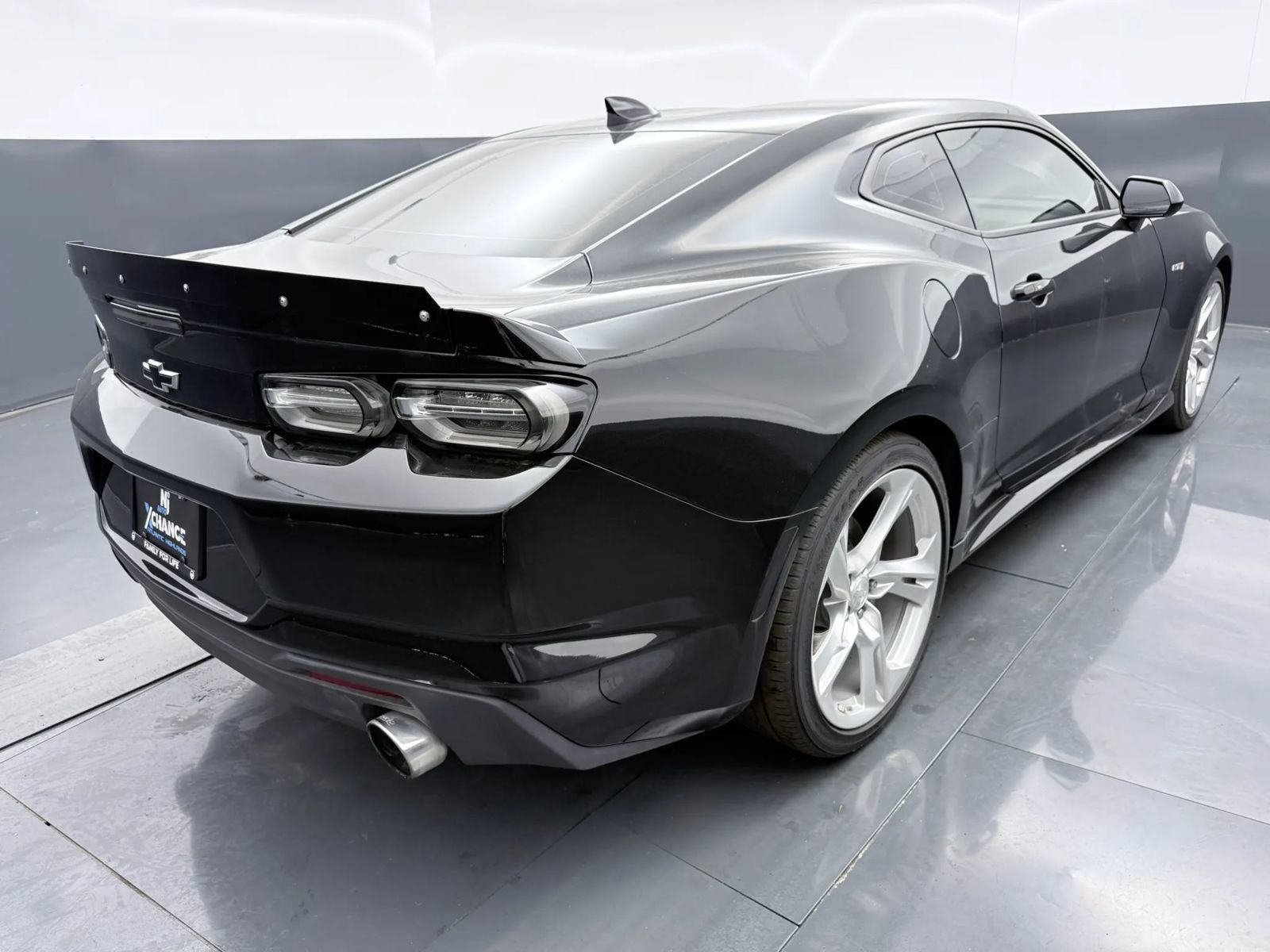 Used 2023 Chevrolet Camaro LT w/ LPO, Ground Effects Package RWD image 7