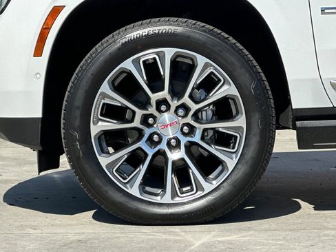 New 2026 GMC Yukon XL Denali w/ Sun & Power Step Package AWD/4WD image 27