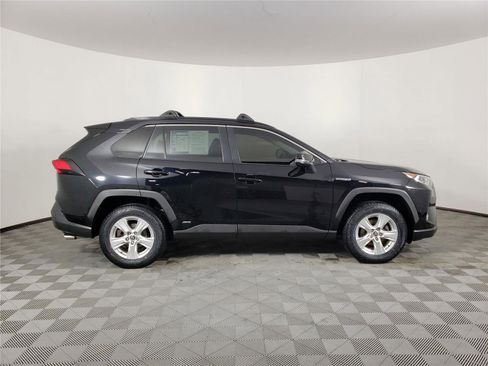 Used 2020 Toyota RAV4 XLE w/ XLE Grade Weather Package image 4