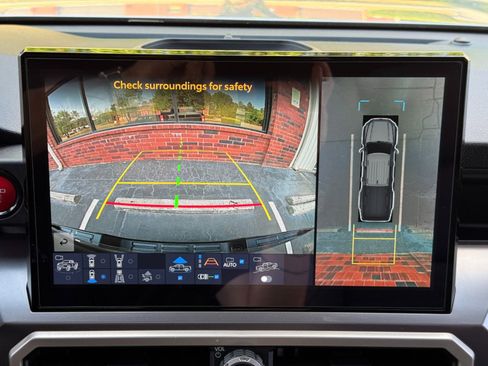 Used 2024 Toyota Tacoma TRD Off-Road w/ TRD Off Road Premium Package AWD/4WD image 28