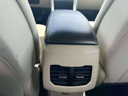 Used 2019 Ford Fusion SE FWD image 13